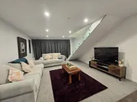 Cosy 2BR Wanaka Apartment – Roy’s Peak View, 10 minutes to Lakefront