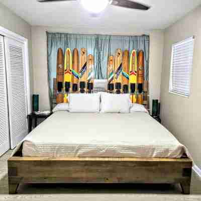 Serene, Cozy, Lakefront Home with Boat Dock and Large Screened in Porch! Rooms