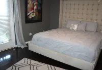 Cozy 3-bedroom, lakefront condo