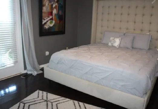 Cozy 3-bedroom, lakefront condo