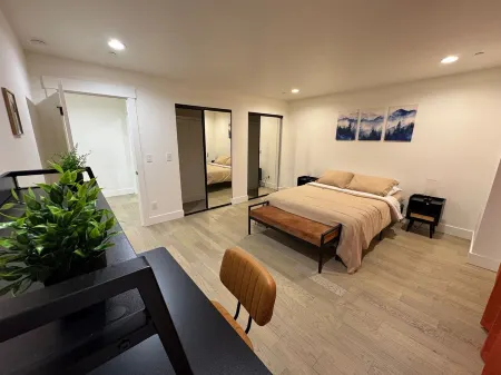 2 BDRM Modern Meets Cozy in Federal Way