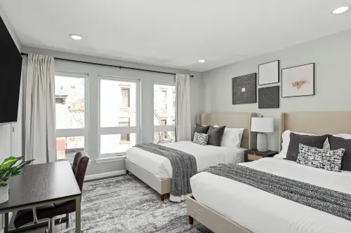 New! King Bed, Sleeps 12, 1,800 sqft, 20 Minutes to NYC, Near PATH Train & Parks