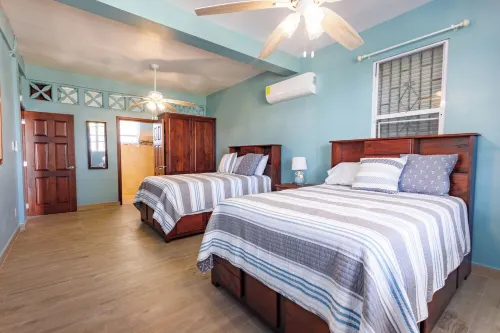 Seafront house in beautiful Corozal Town that sleeps 6 with a fenced-in yard. Hotels in Corozal