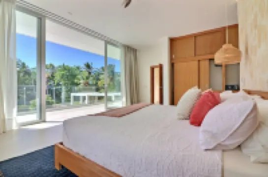 Casa Sirenas at Las Terrenas: Spacious 6-bedroom for 14 pax villa close to beach