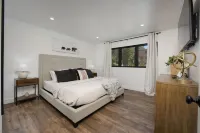 Modern Mountain Cabin - Walk to Tahoe City