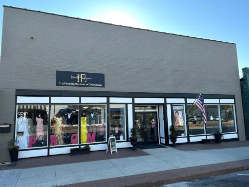 Waterfront and boardwalk 2-bedroom, 1- bath apartment in Historic Georgetown, SC