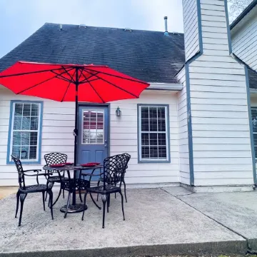 4 BR home quiet and peaceful