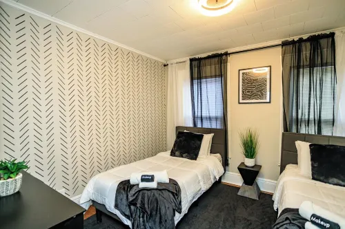 Spacious 3-bedroom Duplex w/ King Bed Moments From Higher Onondaga Park