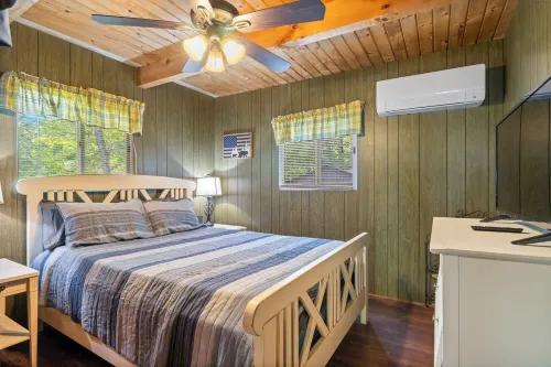 The Lake Escape - A Cozy Lakeside Cabin - Sleeps 8 - Grill, Kayak, Firepit Hotel a Wolfeboro