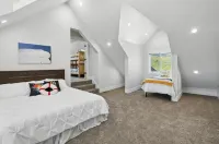 The Last Frontier - Hot Tub. Basketball Court . Teepee. 20 Acres with Lake Views