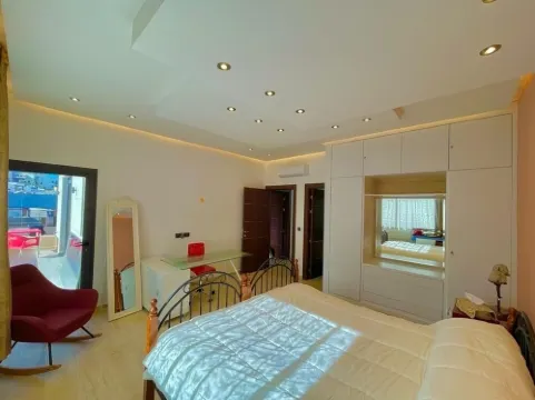 Lovely luxury villa with swimming pool