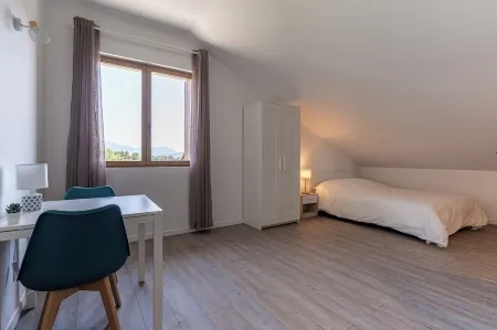 Studio Near Geneva and ski resorts Отели в г. Бон