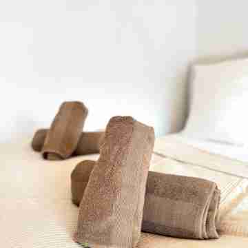 Stylish city apartment I WiFi I movie screen I balcony I central Rooms