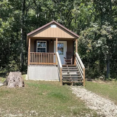 Cozy Cabin in the woods near charming Hermann