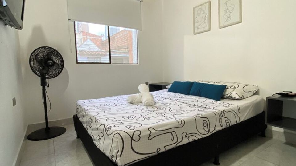 Centrally located apartment right in prados de sabaneta, in a modern and cozy house.