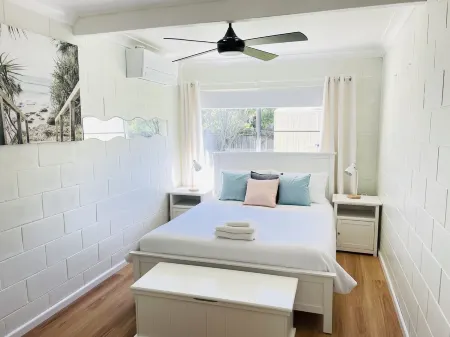 Beach Stay Partial Ocean Views Family Friendly 2 mins walk to the beach!