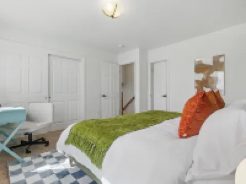 Spacious 4BD - Backyard BBQ, Fire Pit & Mini Golf Hotels in Arvada