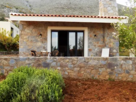 THE TOP OF THE EAGLES SMALL VILLA-BANGALOW