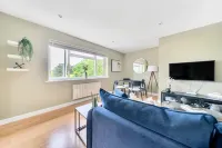 Beautiful apartment in Claygate Village