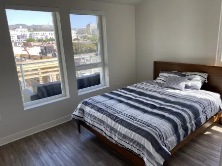 Lovely Unit in the City great for Vacation - Located in Hollywood