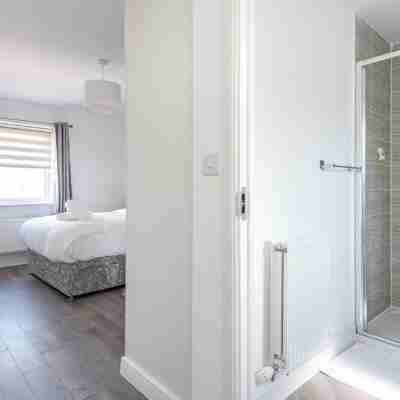 Cozy and modern two-bedroom apartment Rooms