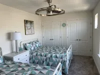 5BR 3 BA Sleeps 12 Comfortably 4 Mi to Bethany with shared pool/amenities