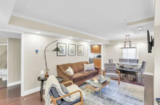 The Charming Home: 3-bedroom house, blocks to downtown Champaign, with WiFi, AC