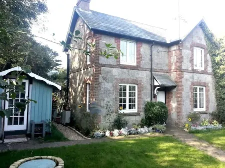 Beautiful Cottage by the Coast Отели рядом с достопримечательностью «Castlehaven Village Green and Beach.»