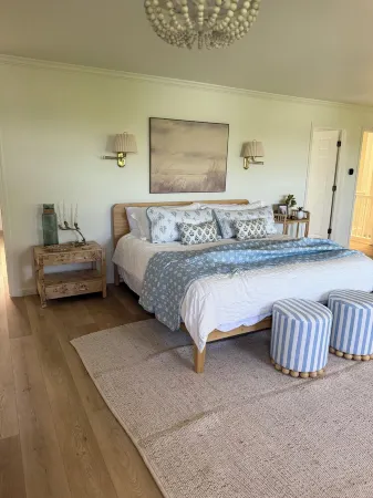 INCREDIBLE Lakehouse on Skiatook Lake! 4 bed/4 bath- HUGE deck overlooking lake!