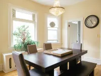 Stunning and spacious heritage home โรงแรมในเซนต์จอห์น