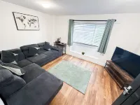 4-min drive from NEC/BHX Airport/HS2 - Sleeps 10 guest.