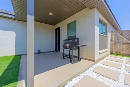 Four beds w/ 1 king, 3 queen beds each with a TV. Centrally located! No pets