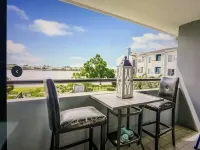 Waterfront, Amazing sunset overlooking pool.