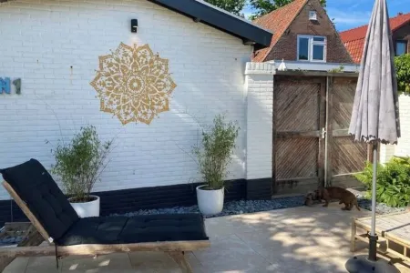 Green garden Villa 300 meters from the beach.