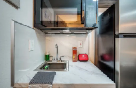 Cozy Studio Just 5 Minutes from Miami Airport! Comes with 1 Free Parking Space.