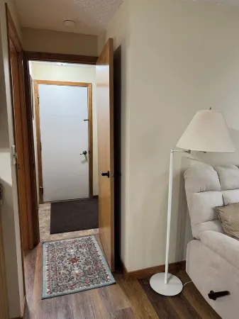 Cozy studio in delightful Rapid City, 15 minutes from the beautiful Black Hills.