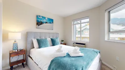 Whistler Blackcomb VR at Town Plaza Hotel a 