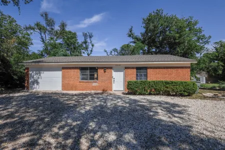 Close to the Lake.  Just 8 minutes from UMHB!