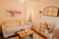 Moselle apartment, oldest wine village, hiking, cycling, washing machine, Netflix! Hotels in Neumagen-Dhron