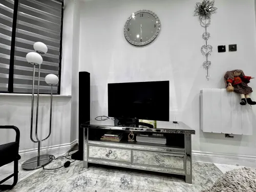 cosy large one-bedroom for business travellers Hotels in Twickenham