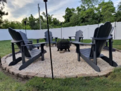 POOL + OUTDOOR MOVIES + FIRE PIT Paradise - Minutes to Beach