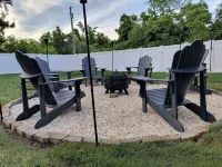 POOL + OUTDOOR MOVIES + FIRE PIT Paradise - Minutes to Beach