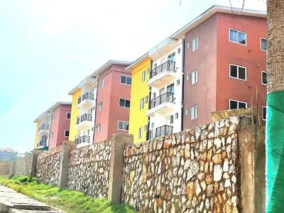 2 Bedrm HillView Home with Swimming Pool @Kwabenya Hotels near Container