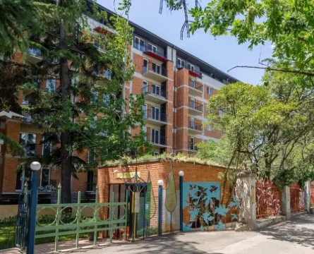 Cozy Urban Hideaway in the Heart of Tbilisi-For business travelers and families, Отели рядом с Аэропорт Шота Руставели