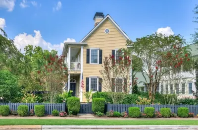 Downtown Luxury Charleston-Style Row House/Near Bruce's Field/Horse District Hotels near Aiken County Historical Museum