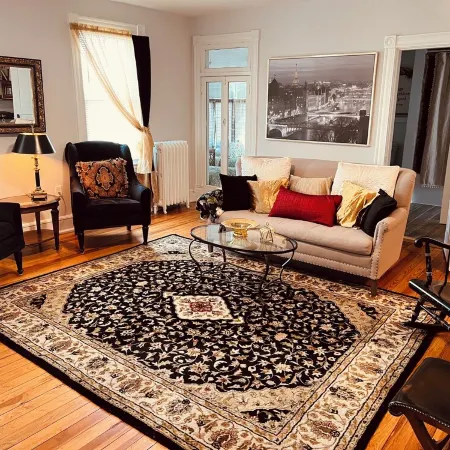 Magnolia Wind elegant 3 BR 1BA loft apartment park for free and walk downtown