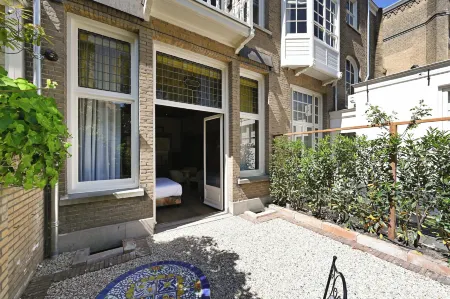 novallure nassau residence Отели рядом с достопримечательностью «The Hague Tower»