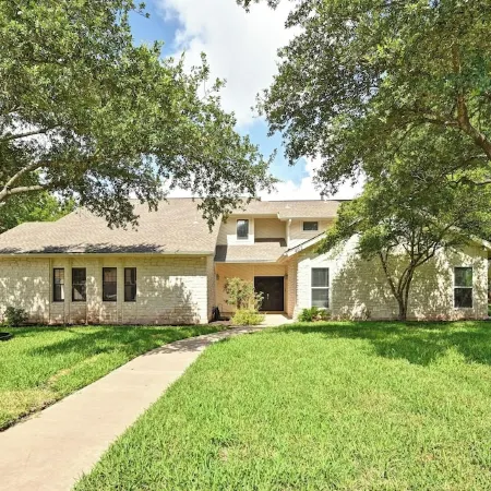 Austin Music Retreat - Spacious 5BR home w/ private pool & game room near Austin