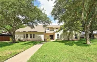 Austin Music Retreat - Spacious 5BR home w/ private pool & game room near Austin