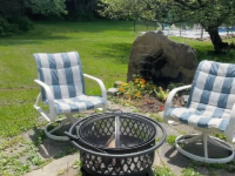 IN-GROUND POOL & FIREPIT, SLEEPS 10, BY LAKE WALLENPAUPACK 帕爾邁拉酒店